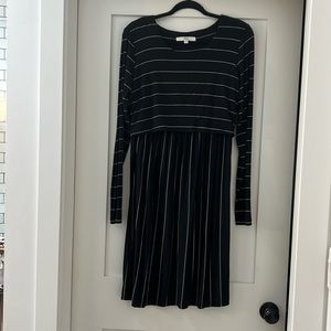 Maternity/breastfeeding dress